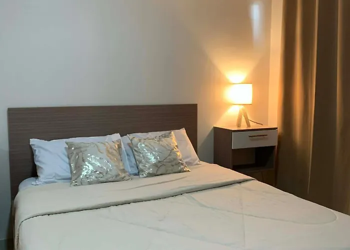 Furnished Family Near It Park And Waterfront With Pool, Wifi, Gym Access
