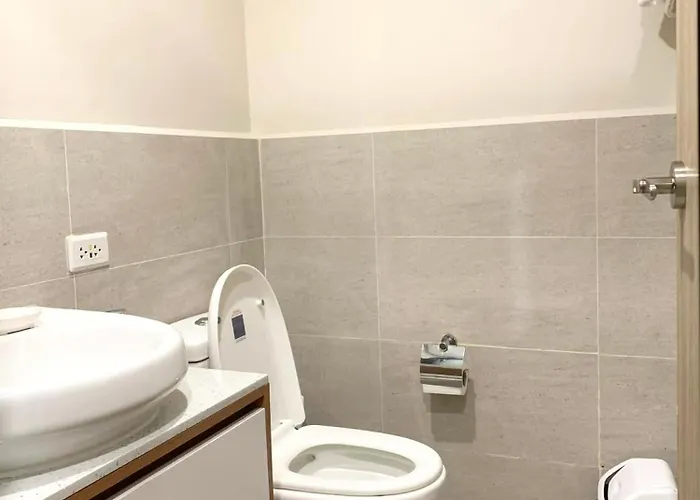 Furnished Family Near It Park And Waterfront With Pool, Wifi, Gym Access Aparthotel Cebu