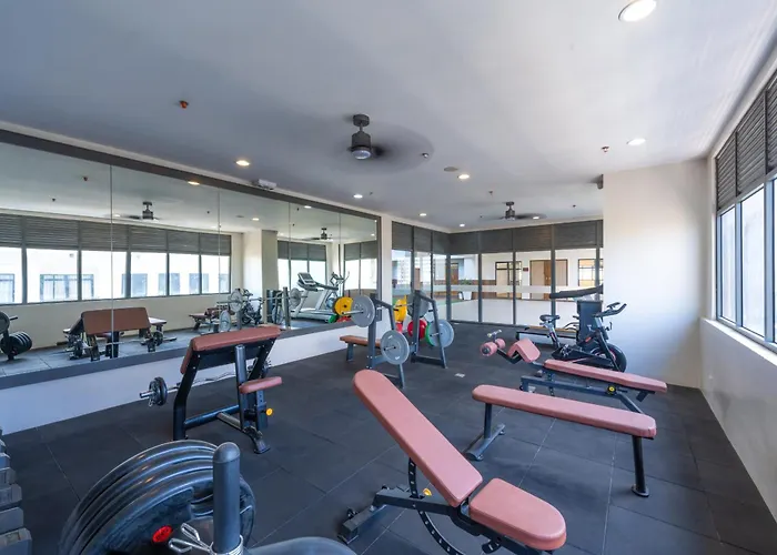 Furnished Family Near It Park And Waterfront With Pool, Wifi, Gym Access